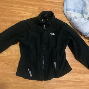 A girlsnorth face sweater/jacket